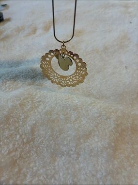 Delicate Gold Filigree Floral Circle Pendant Necklace